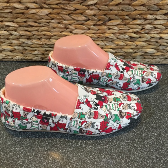 Toms Red and Green Dog Pattern Flats - Picture 9 of 14